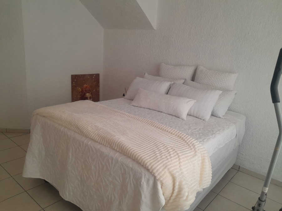 6 Bedroom Property for Sale in Safari Gardens North West